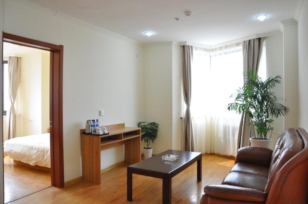 Super 8 Hotel Qingdao Railway Station Gui Zhou Road Room photo