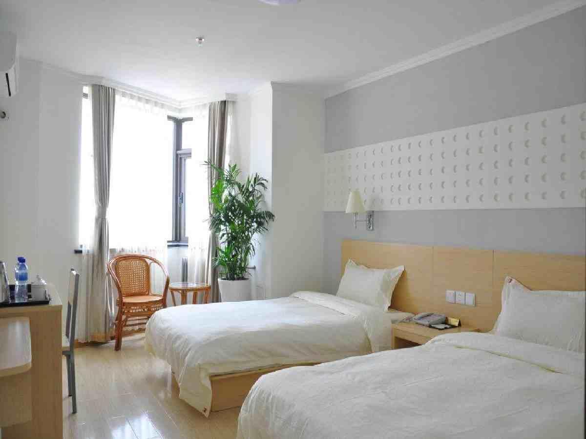 Super 8 Hotel Qingdao Railway Station Gui Zhou Road Exterior photo