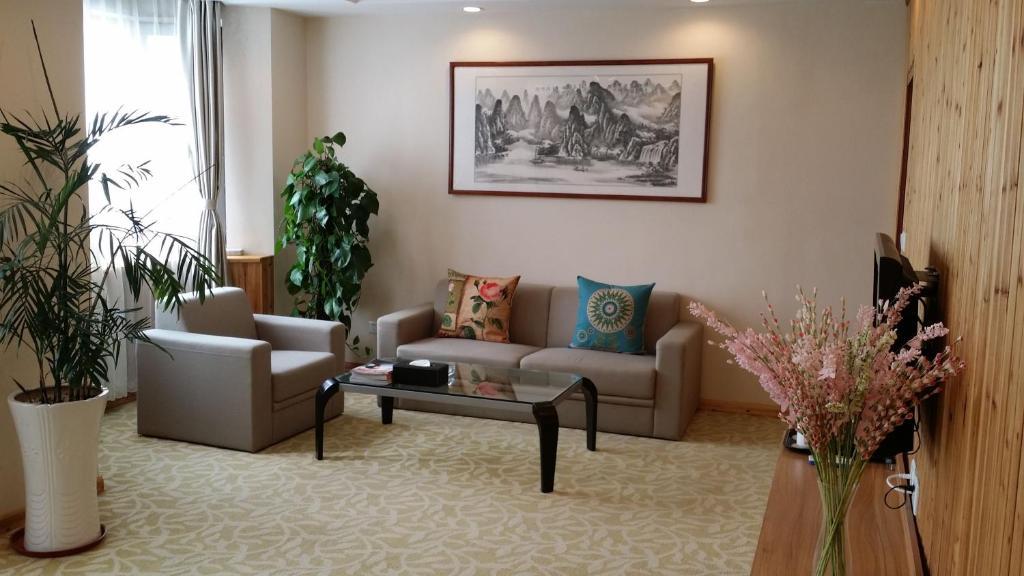 Super 8 Hotel Qingdao Railway Station Gui Zhou Road Exterior photo