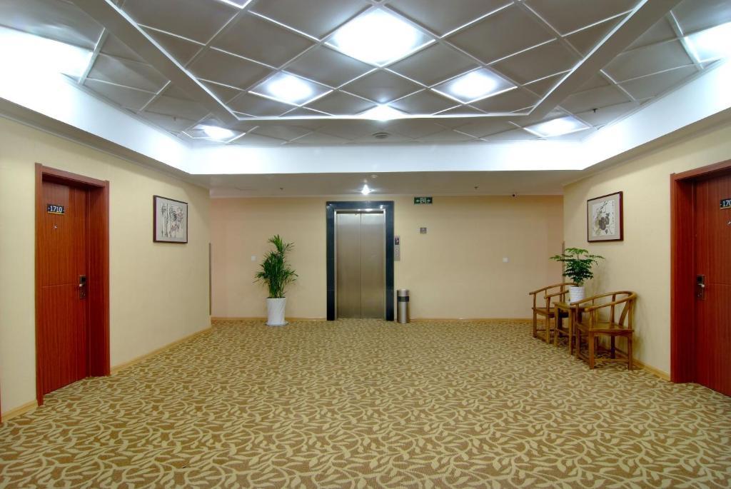 Super 8 Hotel Qingdao Railway Station Gui Zhou Road Exterior photo