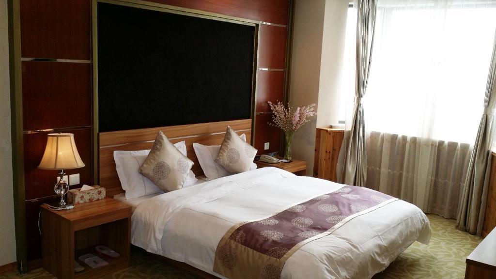 Super 8 Hotel Qingdao Railway Station Gui Zhou Road Exterior photo