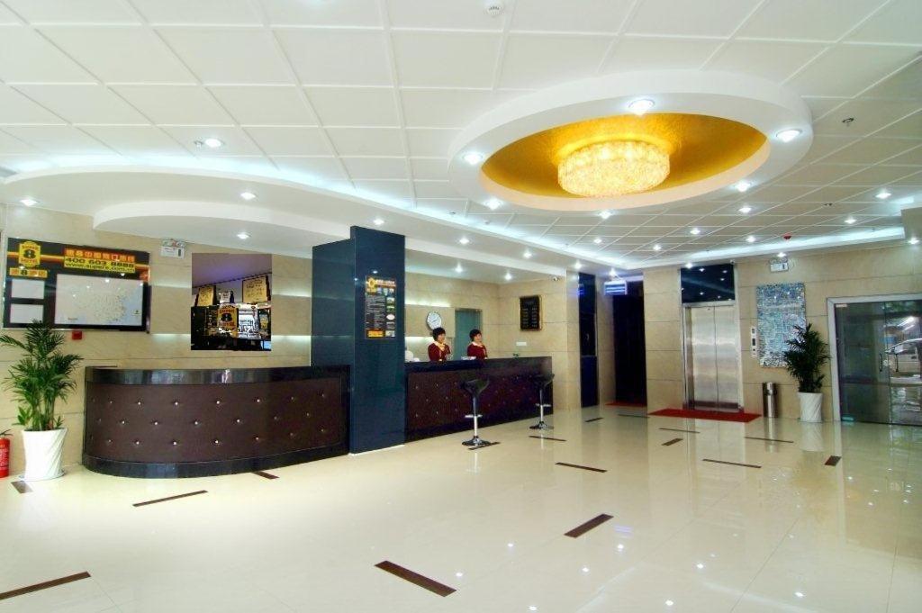 Super 8 Hotel Qingdao Railway Station Gui Zhou Road Exterior photo